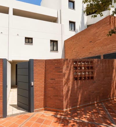 Tríplex 4 dormitorios en venta - Condominio Moravia, San Lorenzo