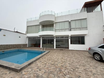 Amplia Casa De Playa Con Piscina Y 4 Dormitorios – Punta Negra
