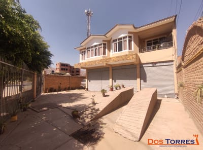 Amplia casa ideal para negocio y vivienda sobre Avenida