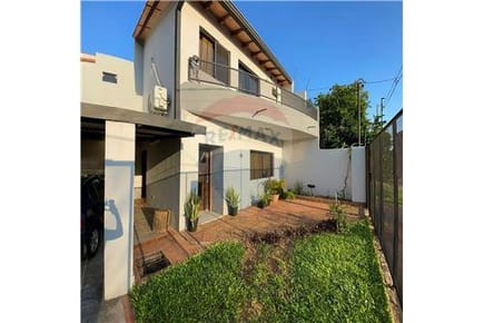 ALQUILO CASA CON PISCINA EN LAMBARE ZONA SEK