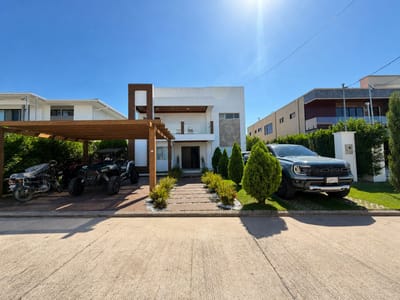 CASA EN VENTA - SC LA VIEJA (URUBO)