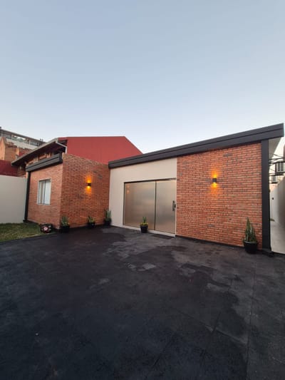 En Venta Casa De 4 Dormitorios Con 2 Cocheras En Ycua Sati 