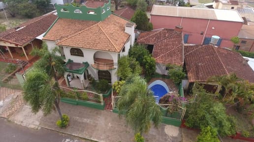 AMPLIA RESIDENCIA EN VENTA – BARRIO SAN ROQUE
