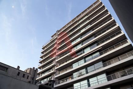 PUNTA CARRETAS APARTAMENTO con GRAN TERRAZA CON PARRILLERO y GARAJE x 2