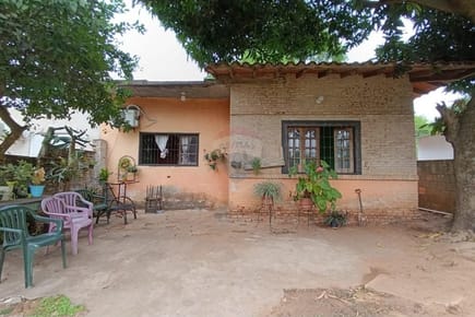 VENDO CASA EN CAPIATA CON AMPLIO PATIO