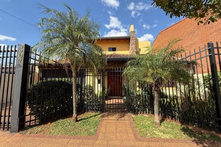 Casa-Venta-Monseñor Bogarín c/ Tuyuti, Villa Elisa, Central
