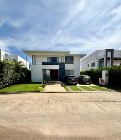 CASA EN VENTA - SC LA VIEJA (URUBO)