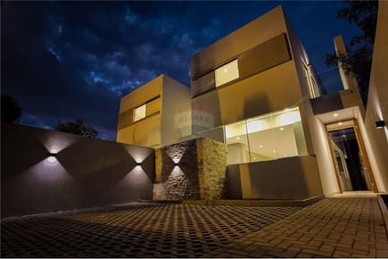 DUPLEX  EN VENTA ZONA CONMEBOL CON PILETA 