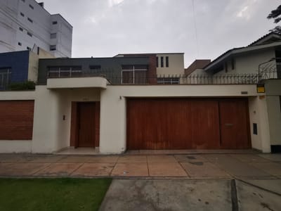 Venta De Amplia Y Elegante Casa En Jr. Fray Luis De León  Ubicación Privilegiada