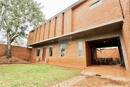 CASA MODERNA EN LAURELTY - LUQUE