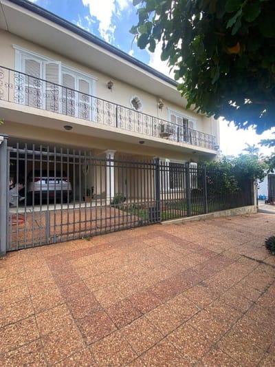Amplia residencia 6 dorm. con quincho | San Pablo