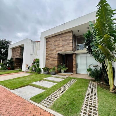 CASA EN VENTA - Cond. Villa de las Mercedes