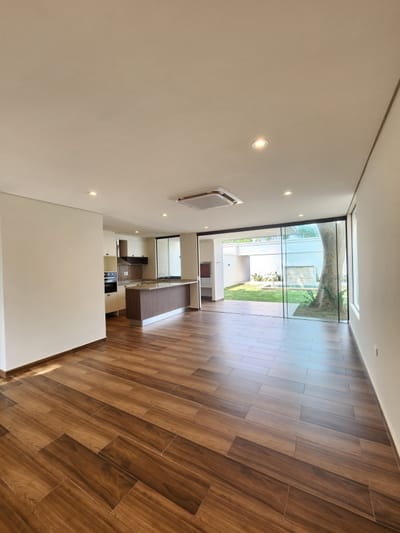 VENDO HERMOSO DUPLEX A ESTRENAR EN BARRIO CERRADO ARAPOTY. Cod 068