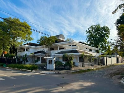 VENTA | Propiedad de gran escala en esquina