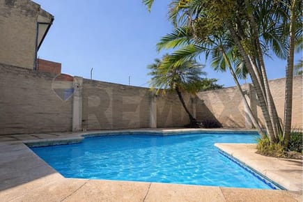 VENDO AMPIA CASA EN FERNANDO DE LA MORA