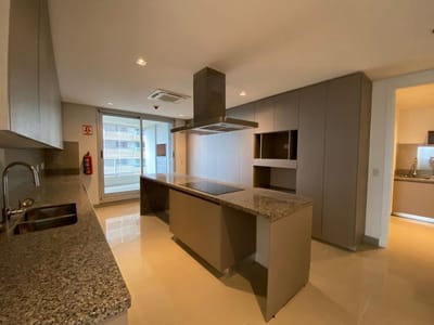  EN VENTA - Departamento 4 Dormitorios en Palacio de los Patos 