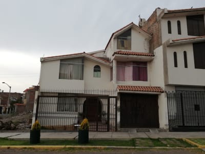 Vendo casa 3 pisos Paucarparta