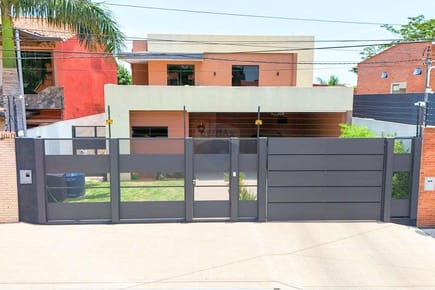 VENDO AMPLIA CASA EN FERNANDO DE LA MORA SUR