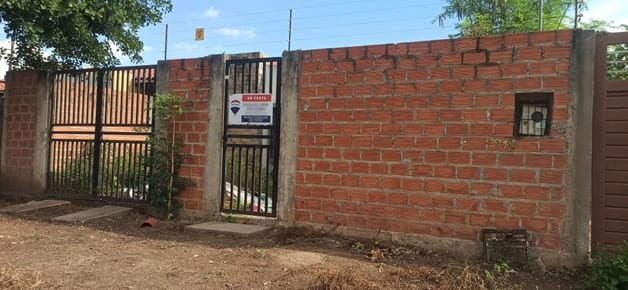CASA EN ANTICRETICO ZONA ESTE FINAL AV, 3 PASOS AL FRENTE 