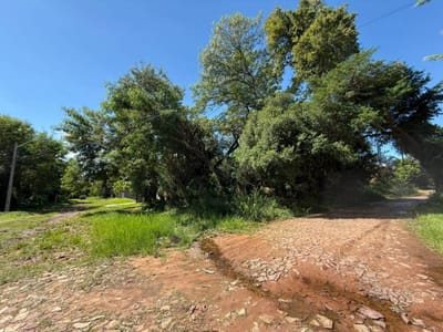 EN VENTA TERRENO DE 600 m2 EN ESQUINA, AREGUA
