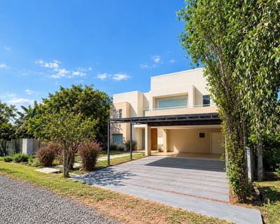 Casa de 3 suites en venta en surubi’i 