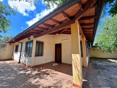 CASA EN VENTA  ENCARNACION – A METROS DE LA RUTA 1.
