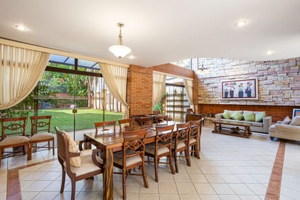 Residencia de lujo en Barrio Jara – USD 660.000