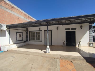 VENDO CASA 4 DORMITORIOS EN BARRIO SAN ANTONIO