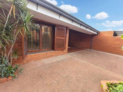 ALQUILO AMPLIA CASA PARA VIVIENDA U OFICINA EN BARRIO JARA 