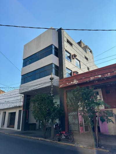 Edificio en pleno centro comercial