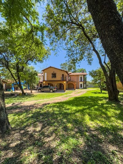 Residencia Amplia en Mariano Roque Alonso