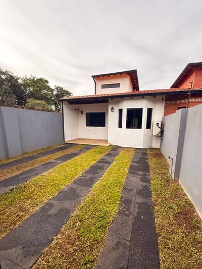 DÚPLEX EN VENTA – ZÁRATE ISLA, LUQUE 