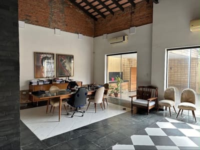 VENDO CASA EN ESQUINA EN BARRIO LAS MERCEDES!!!!