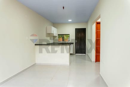 Casa - Alquiler - Luque, Central, Paraguay
