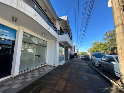 Amplio salon comercial en zona centrica