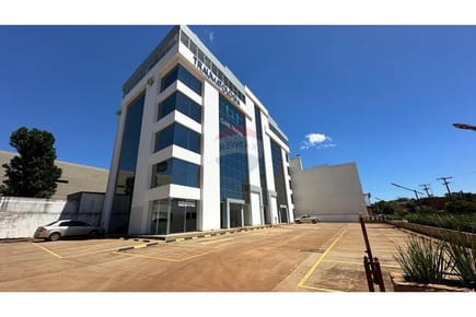 Oficina Corporativa de 215 m² en Edificio KMF – CDE