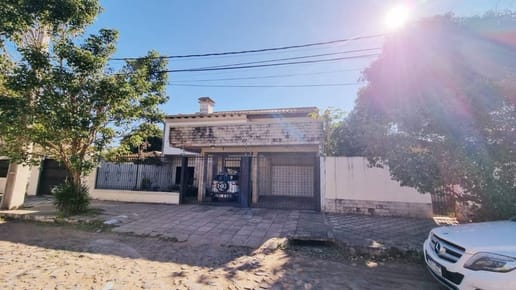 BARRIO REPUBLICANO VENDO AMPLIO TERRENO CON CASA A DEMOLER O REFACCIONAR