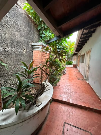 VENDO CASA EN SAJONIA 