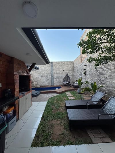 VILLA MORRA, EN ALQUILER DUPLEX DE 4 DORMITORIOS. 