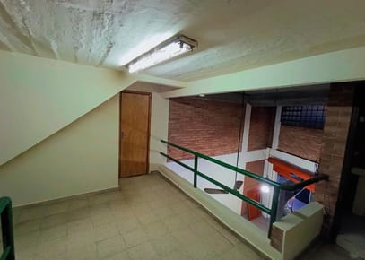 ALQUILO SALÓN COMERCIAL CON ALTILLO- SOBRE LA AVENIDA BRUNO GUGGIARI 