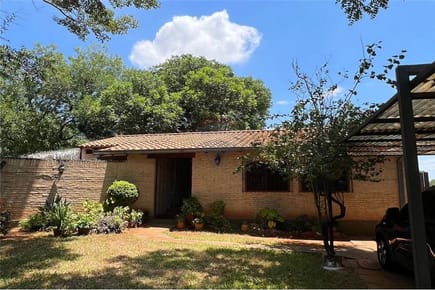VENDO CASA RUSTICA EN LUQUE ZONA PLAZA MADERO