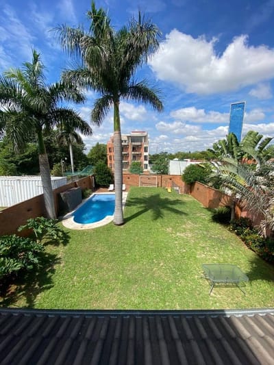 VENTA DE RESIDENCIA EN EL BARRIO MBURUCUYA