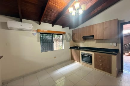 VENDO CASA EN SAN LORENZO