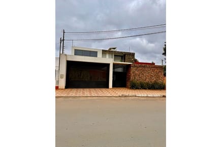 VENDO HERMOSA CASA DE 4 DORMITORIOS 502 M2 FERNANDO DE LA MORA ZONA SUR 