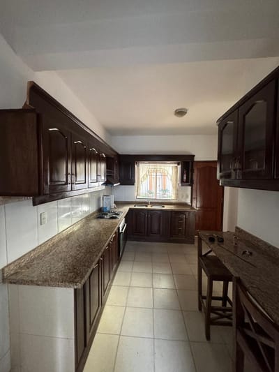 ALQUILO DUPLEX EN LUQUE EN CONDOMINIO