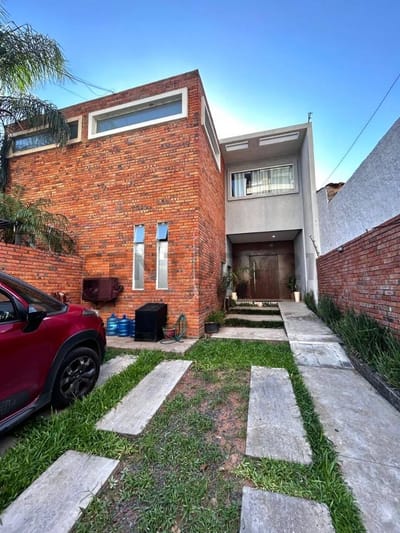 Venta de Casa Dúplex en Ycuá Satí, Asunción