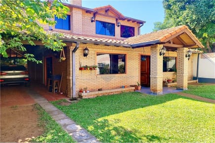 VENDO CASA CON SALON Y DEPOSITO EN FERNANDO SUR