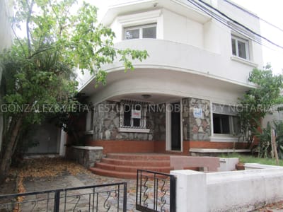 Casa - 4 Dormitorios - Centro De Durazno.