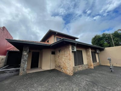  EN VENTA AMPLIA CASA EN VILLA ADELA LUQUE