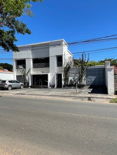 ALQUILO CASA PARA OFICINA O CONSULTORIOS EN ASUNCIÓN.